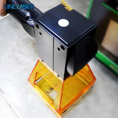 ミニポータブルハンドヘルドファイバーレーザーマークマシン 20W 30W 50W メタルハードプラスチックタイヤ